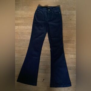Guess women’s indigo 1981 Flare jeans. Size 28. In excellent condition!